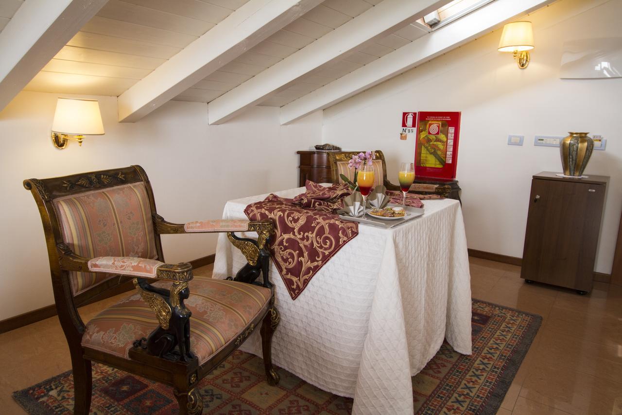 Hotel Lady Mary Milano Marittima Exterior foto