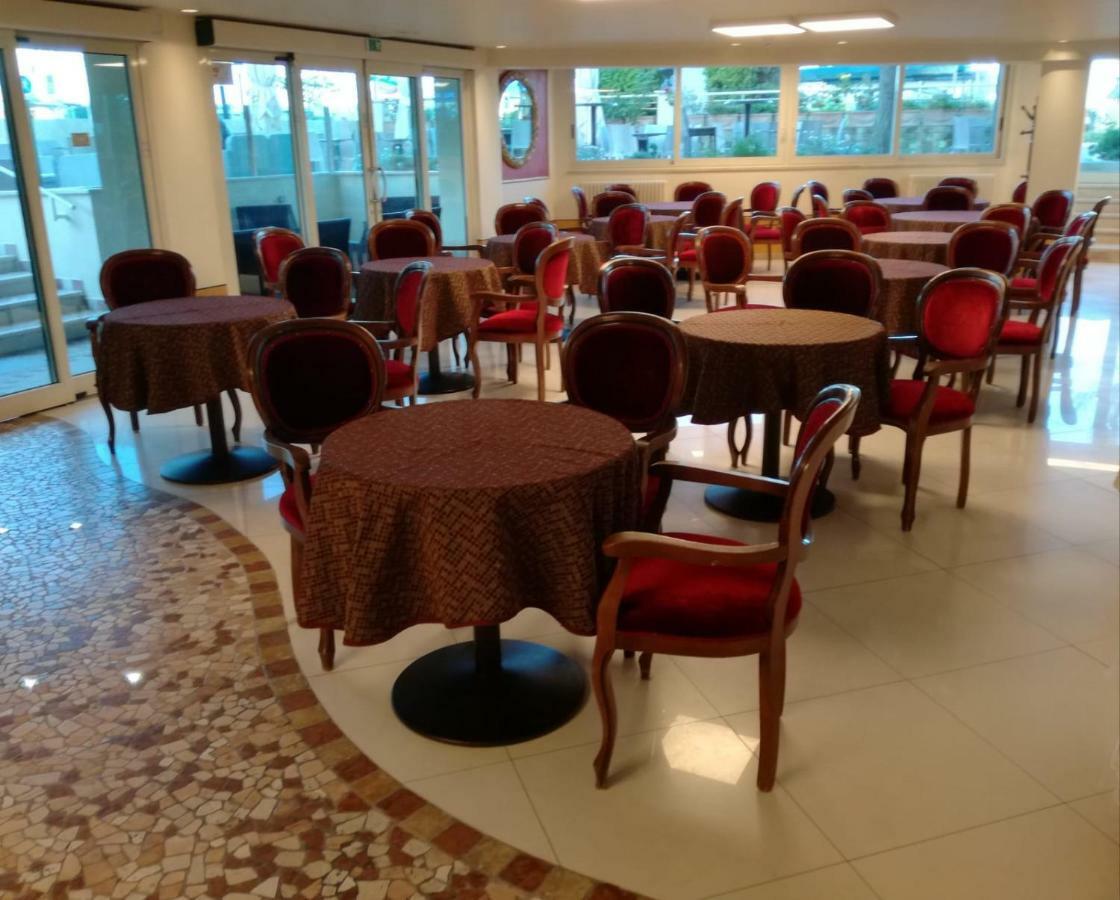 Hotel Lady Mary Milano Marittima Exterior foto